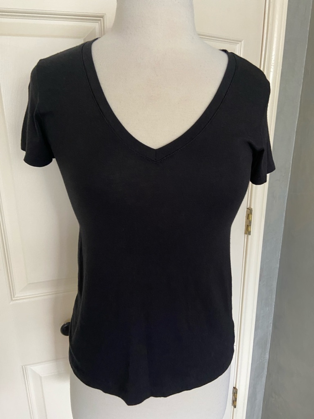 Nordstrom Classic V-Neck Tee Small